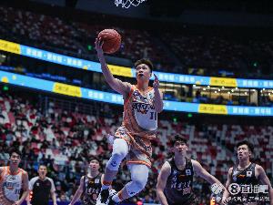 媒体人：篮协的重磅罚单有据可依 群殴和一般冲突完全不同