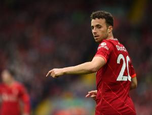 电讯报：社区盾杯赛前对若塔的默哀仪式被球迷的嘘声打断