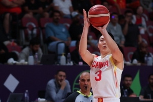 媒体人：相信不会有人责怪中国男篮输了半个球 很多瑕疵都不重要