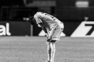 惨败！内马尔社媒晒黑白照：桑托斯不该遭受这样的失利