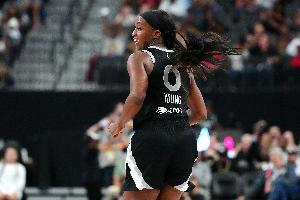 厥功至伟！杰基-杨14中9砍全场最高25分另5板4助 帮助王牌胜狂热