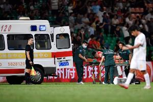 广西平果官方：黄威右侧胫腓骨下段骨皮质断裂 恢复时间预计8个月