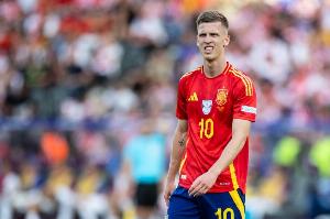 马卡报：奥尔莫因伤退出西班牙队训练，很可能无缘出战格鲁吉亚