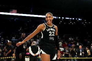 奥巴马：恭喜王牌和阿贾-威尔逊赢得她们的第三个WNBA总冠军