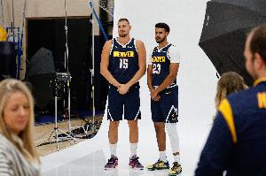 约基奇：我觉得卡梅隆-约翰逊总在勉强自己融入 他不必刻意迎合