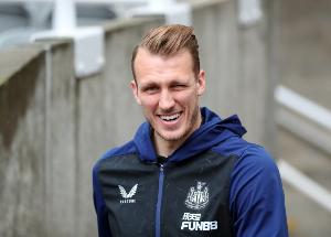 丹-伯恩：我在上轮英超手部骨折，但我可以参加接下来的世预赛