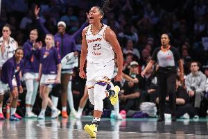 “准四双”！托马斯11中7交出17分12板10助全面表现 但有9次失误