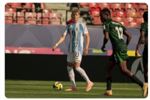 官方：阿根廷U20主力中卫皮埃拉尼左膝扭伤，此前连续4场首发