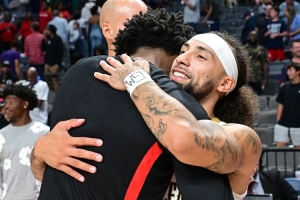 让竞争留在场上！阿门和阿尔瓦拉多虽爆发了冲突 但赛后握手言和