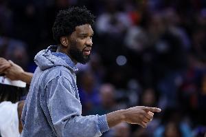 纳斯：恩比德有可能出战季前赛收官战 现在还没到做决定时候