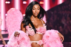 WNBA里斯维密走秀！超多天使强势回归更有TWICE献唱