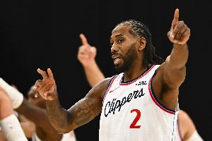 三分没开！小卡上半场11中5得15分2板2助 三分4中0