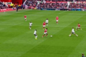 森林错失良机！查洛巴传球失误，安德森禁区内扣过防守后自己滑倒