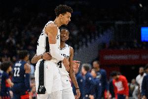 巅峰马上就来了！杰弗森：文班很早就向管理层表示他需要更多帮助