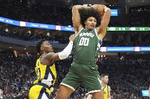 真挚的祝福！祝雄鹿球员杰里科-希姆斯27岁生日快乐！