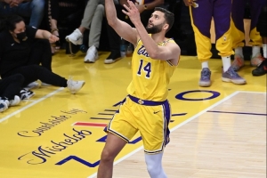 这... 克莱伯还没为湖人打过常规赛 仅打了1场季后赛+1场季前赛