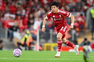 记者：麦卡利斯特参加利物浦今日训练，远藤航遭遇腿筋问题