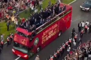 夺得世青赛冠军！摩洛哥队回国后举行了大巴巡游活动