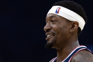 还是不好用！比尔5中2仅拿5分1板1断 4犯规