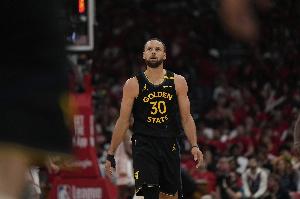 无能为力！库里22中12&7记三分空砍35分6板3助1断2帽