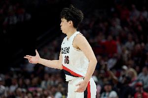 曾令旭：希望杨瀚森练折返跑 没强大到别人适应咱们 就得适应球队