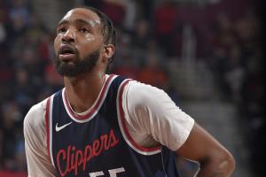 三分5中5超神！小琼斯100%命中率砍了17分+0失误