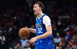 鲍威尔：弗拉格优秀好胜又肯努力 还只是个少年 他的潜力不可限量