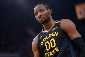 排队道歉！库明加挑大梁半场6中5砍最高16分外加4板2助 三分3中2