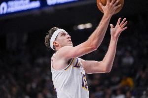 里夫斯谈第三节反弹：一切全在于努力打球 带着强度上场