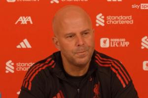 斯洛特：谈冠军还早着呢，上赛季剩10轮我们领跑8-10分都不稳妥